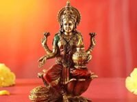 CraftVatika Lakshmi Devi Idol Statue for Home Puja Goddess Laxmi Idols Showpiece for Temple Pooja Room Diwali Decoration Gifts for Family Friends Corporate Client Mother Father