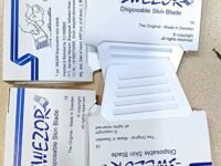 SWEZOR Disposable Skin Blade, Manual razor - THE ORIGINAL - MADE IN SWEDEN Pack Of 10Pcs. For Men/Women, PACK OF 10