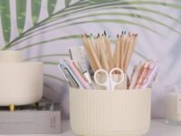 (1Pcs Desktop Storage Stationery Supplies Holder 360° Rotating Pencil Pen Organizers for Desk with 5 Slots for Stapler, Folder Clips, Sticky Notes, Space Saving Desk Organiser. (Cream)