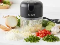 Electric Mini Chopper, USB Rechargeable Garlic Chopper with Stainless Steel Blades, Portable Food Processor for Onion, Nuts, Ginger, Vegetables & Baby Food (250ml, Black)