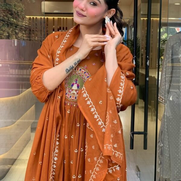 KLOSIA Women Rayon Printed Anarkali Kurta Set with Dupatta