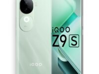 iQOO Z9s 5G (Onyx Green, 8GB RAM, 128GB Storage) | 120 Hz 3D Curved AMOLED Display | 5500 mAh Ultra-Thin Battery | Dimesity 7300 5G Processor | Sony IMX882 OIS Camera with Aura Light