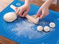 Baking Silicon Mat for Pastry Rolling with Measurements Non-Stick Fondant Mat Liner Heat Resistance Table Placemat Pastry Board Reusable BPA Free (50 * 40 cm) Random Color