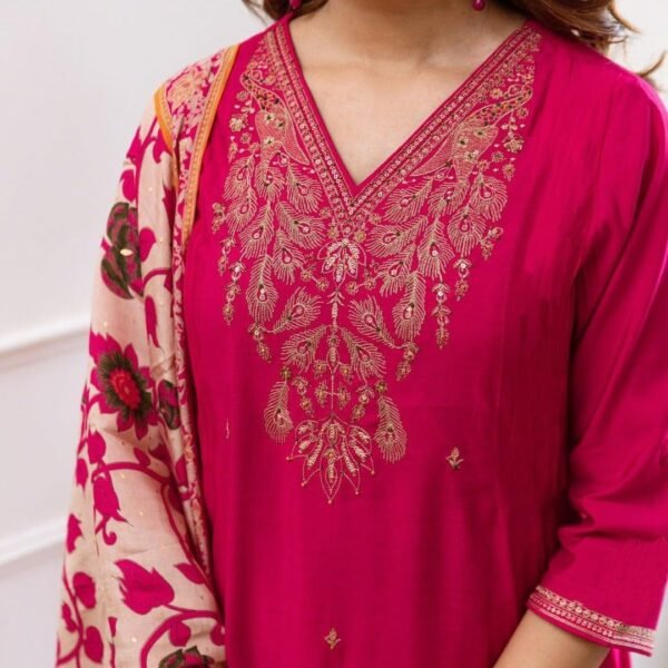 KLOSIA Women Embroidery Straight Kurta and Pant Set with Dupataa