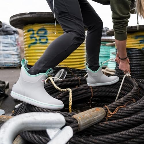 Xtratuf Women's 6 Inch Ankle Deck Boot, Gray, 10