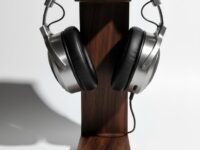 ᵀᴹ Custom Wood Headphone Stand, Headphone Holder, Docking Station, Desk Organiser, Office Decor, Gift for him, Music Lover, (Sheesham Wood)