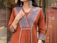 MEERA FAB Women Floral Printed Pure Cotton Straignt V-Neck Kurta with Trousers & Dupatta