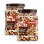 PrettyNutty Healthy Nutmix 1kg, Dried Almonds, Black Raisins, Cashewnuts, Cranberries, Green Raisins, Walnut Kernels & Many More. Pack of 2 (500g Each Jar)