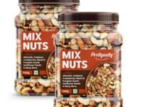 PrettyNutty Healthy Nutmix 1kg, Dried Almonds, Black Raisins, Cashewnuts, Cranberries, Green Raisins, Walnut Kernels & Many More. Pack of 2 (500g Each Jar)